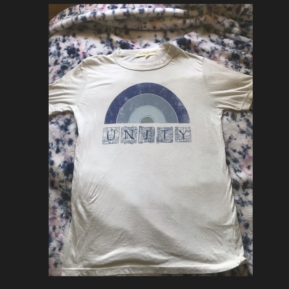 Urban Outfitters T-Shirt - Picture 2 of 4